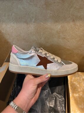 Women’s Silver Star Accent Low-Top Sneaker - Pink Heel